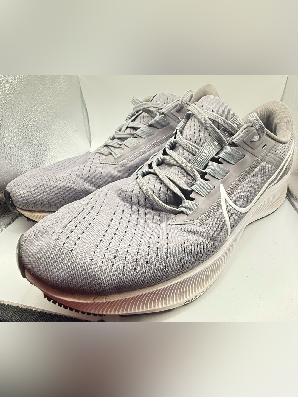 Nike Men's Light Gray Knit Running Shoes with White Swoosh